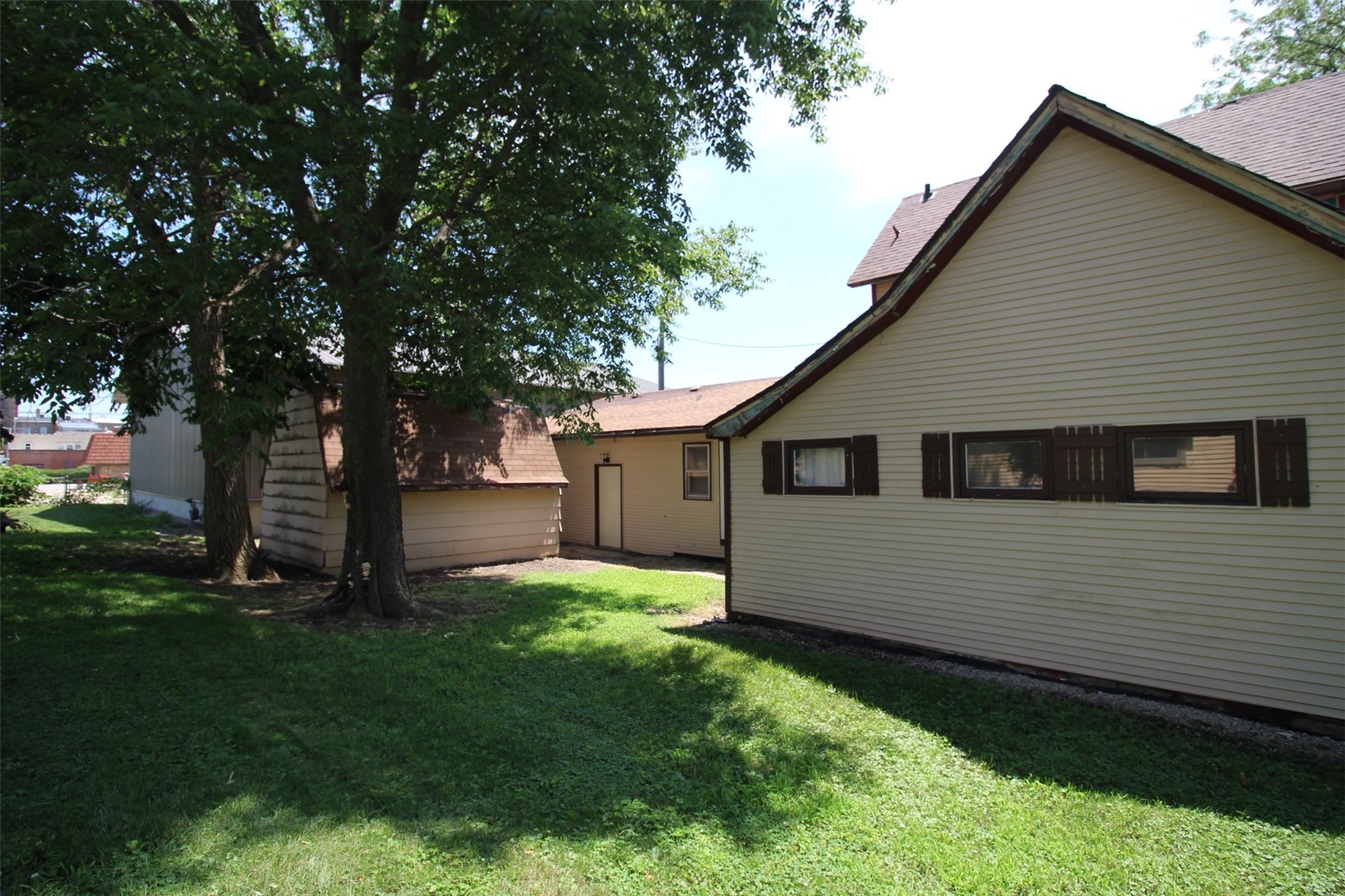 222 W 5th Street Tipton IA 52772