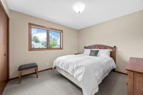 3120 Falcon Drive NE Cedar Rapids IA 52402