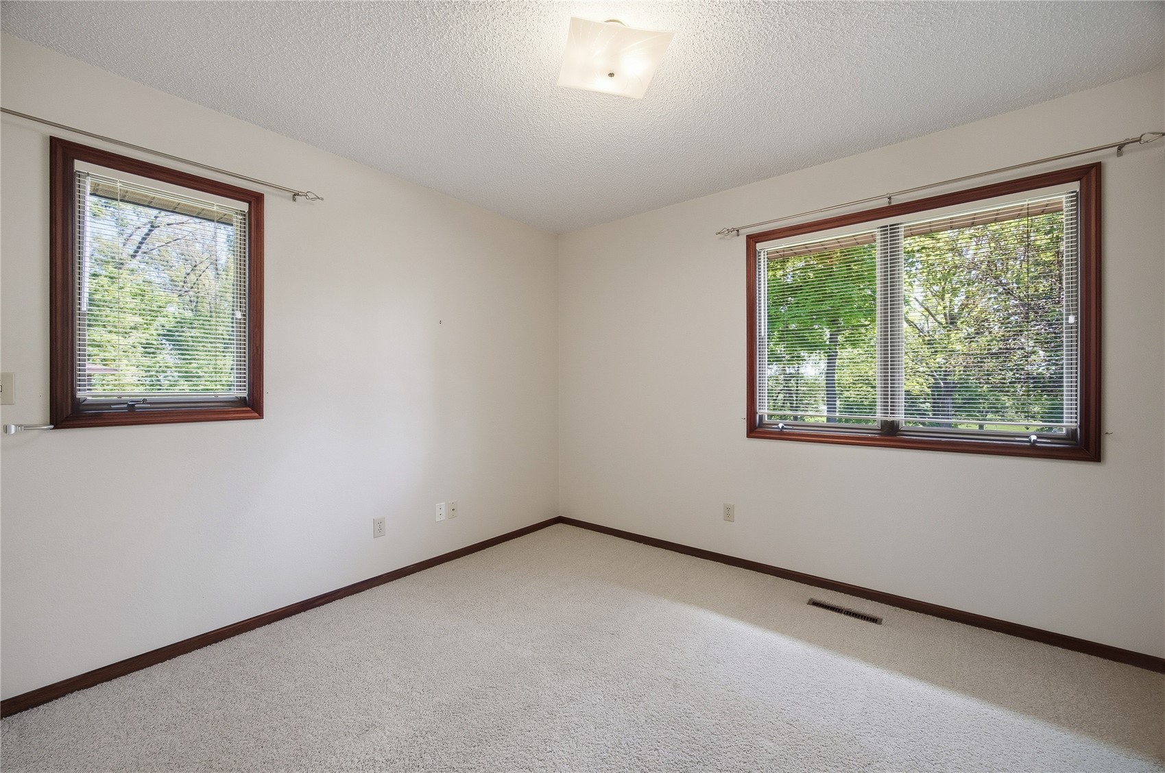 4140 Elkhorn Drive Cedar Rapids IA 52411