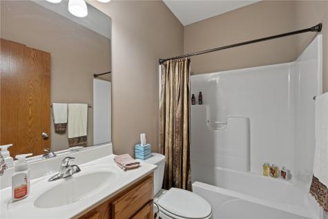 250 Ridgewood Drive Hiawatha IA 52233