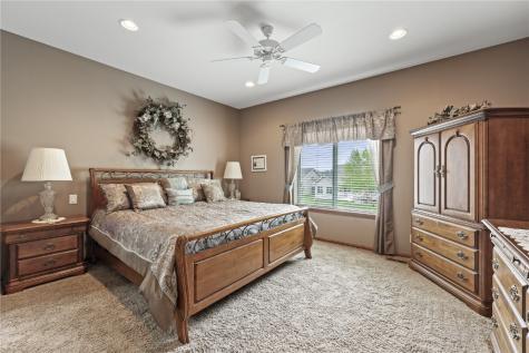 250 Ridgewood Drive Hiawatha IA 52233
