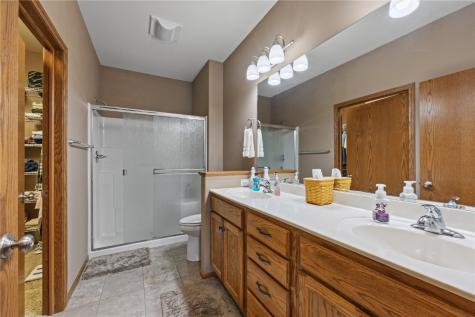 250 Ridgewood Drive Hiawatha IA 52233