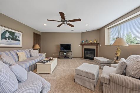 250 Ridgewood Drive Hiawatha IA 52233