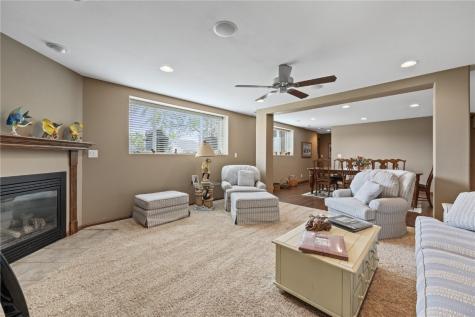 250 Ridgewood Drive Hiawatha IA 52233
