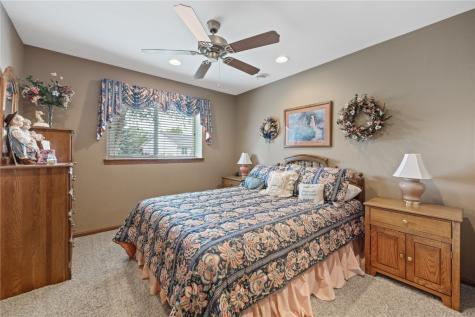250 Ridgewood Drive Hiawatha IA 52233