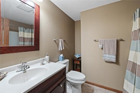 250 Ridgewood Drive Hiawatha IA 52233