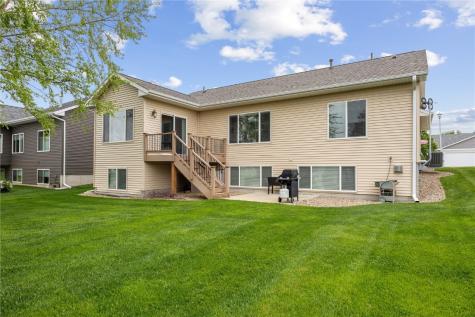 250 Ridgewood Drive Hiawatha IA 52233