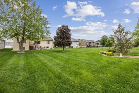 250 Ridgewood Drive Hiawatha IA 52233