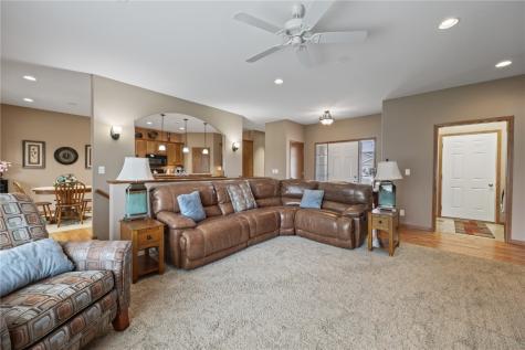 250 Ridgewood Drive Hiawatha IA 52233