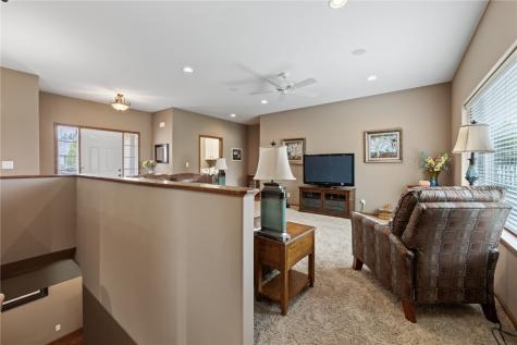 250 Ridgewood Drive Hiawatha IA 52233