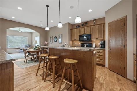 250 Ridgewood Drive Hiawatha IA 52233