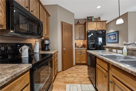 250 Ridgewood Drive Hiawatha IA 52233