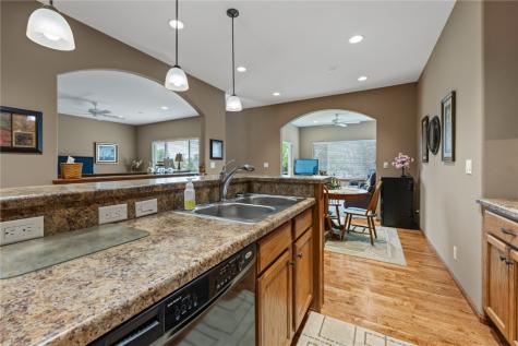 250 Ridgewood Drive Hiawatha IA 52233