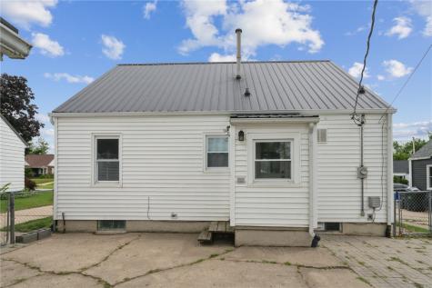 2418 Franklin Avenue NE Cedar Rapids IA 52402