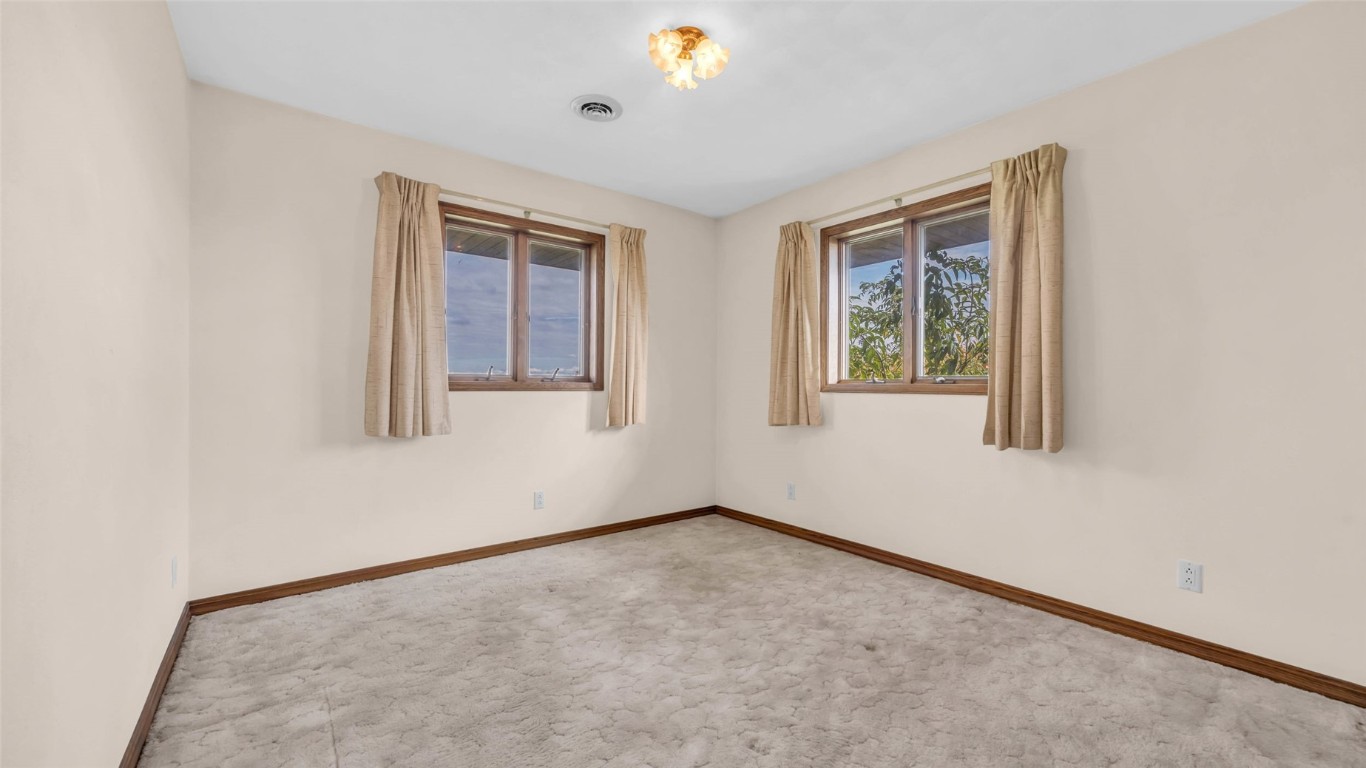 5589 22nd Avenue Trail Vinton IA 52349