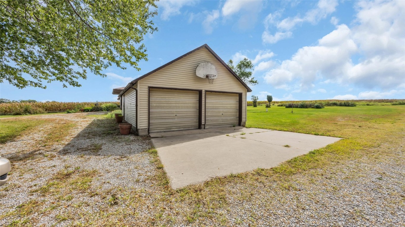 5589 22nd Avenue Trail Vinton IA 52349