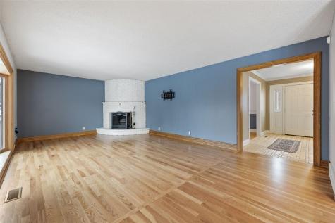 7001 Surrey Drive NE Cedar Rapids IA 52402