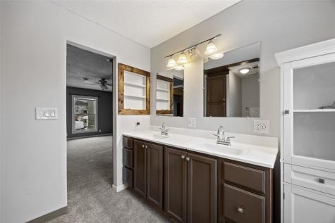 7001 Surrey Drive NE Cedar Rapids IA 52402