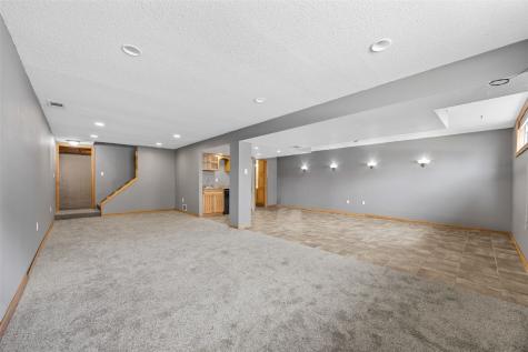 7001 Surrey Drive NE Cedar Rapids IA 52402