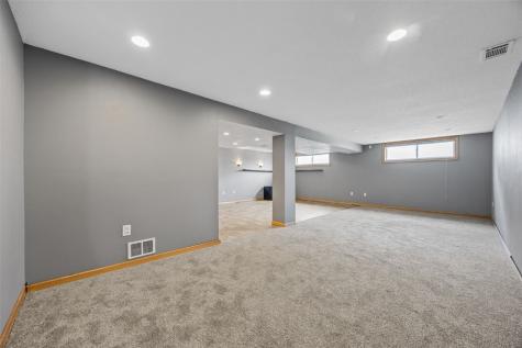 7001 Surrey Drive NE Cedar Rapids IA 52402