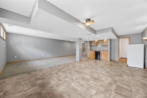 7001 Surrey Drive NE Cedar Rapids IA 52402