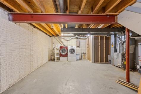 7001 Surrey Drive NE Cedar Rapids IA 52402