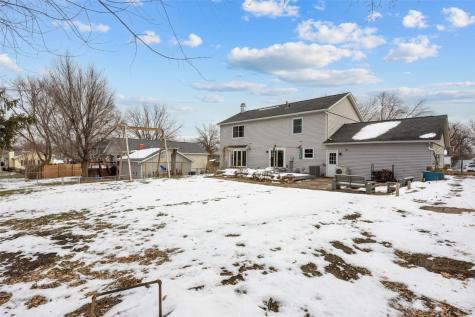 7001 Surrey Drive NE Cedar Rapids IA 52402