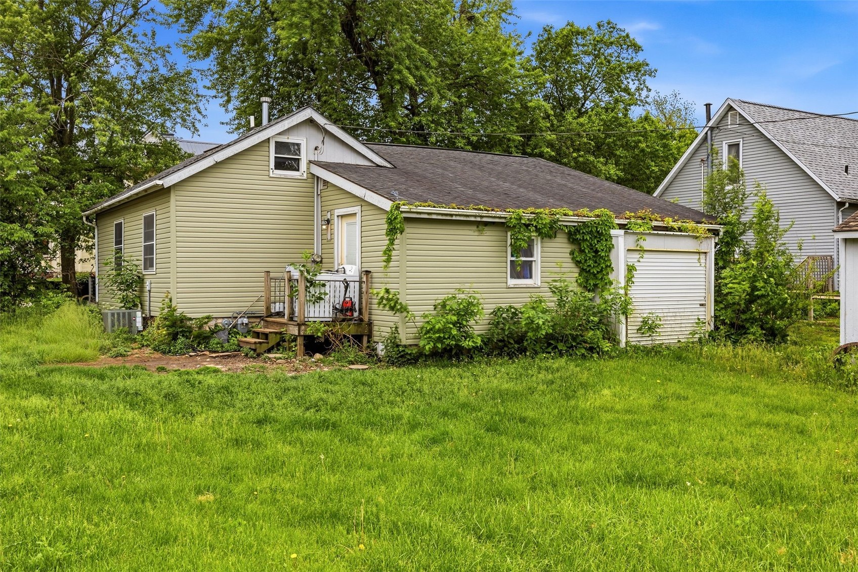 100 W North Street Olin IA 52320