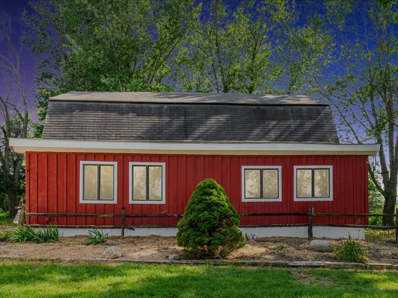 1258 Rollins Road Central City IA 52214