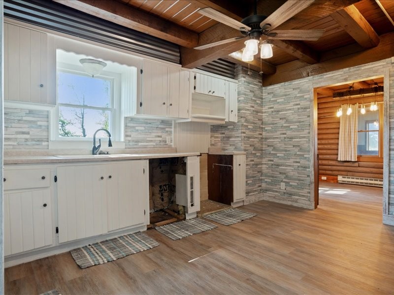 1258 Rollins Road Central City IA 52214