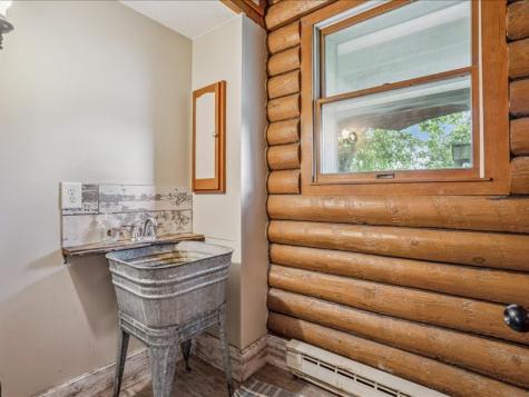 1258 Rollins Road Central City IA 52214