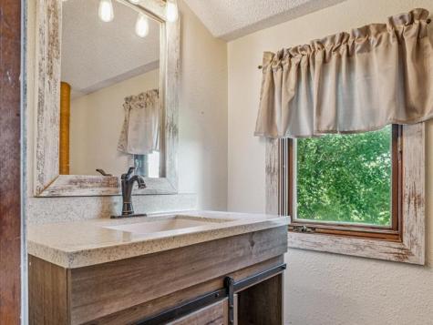 1258 Rollins Road Central City IA 52214