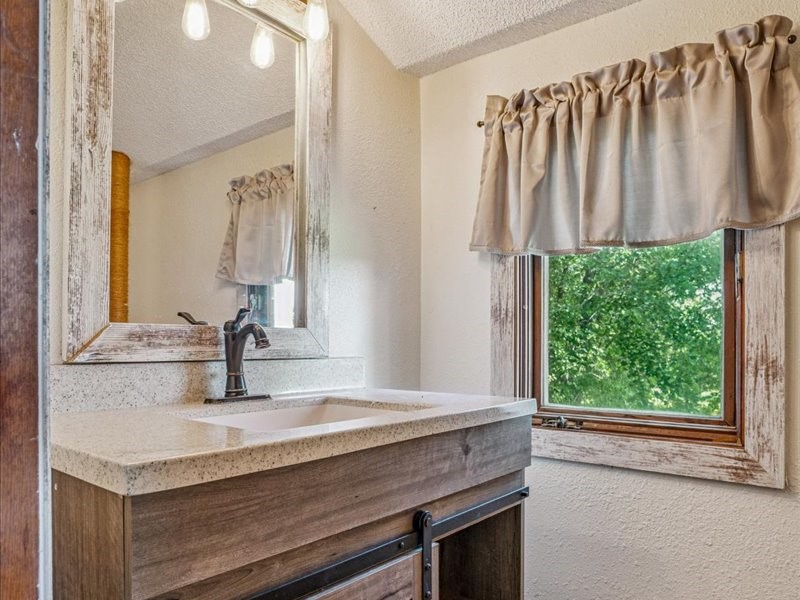 1258 Rollins Road Central City IA 52214