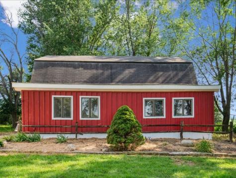 1258 Rollins Road Central City IA 52214