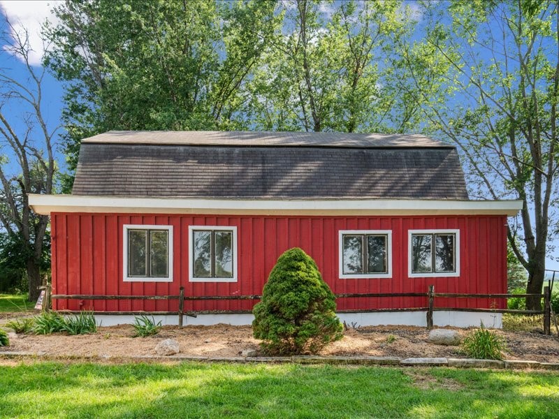 1258 Rollins Road Central City IA 52214