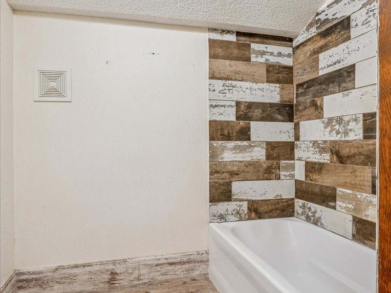 1258 Rollins Road Central City IA 52214