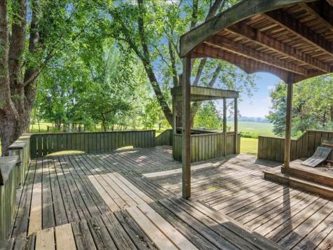 1258 Rollins Road Central City IA 52214