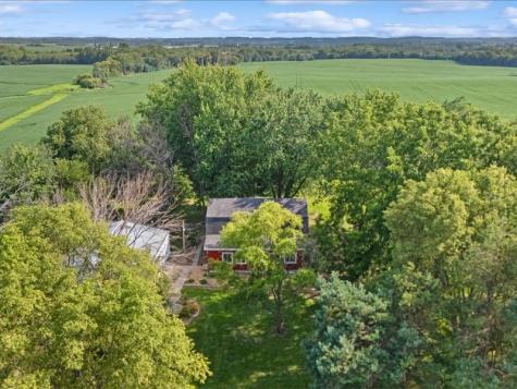 1258 Rollins Road Central City IA 52214