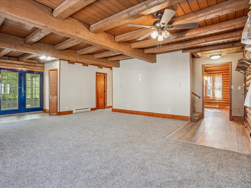 1258 Rollins Road Central City IA 52214