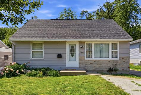 1529 E Avenue NW Cedar Rapids IA 52405