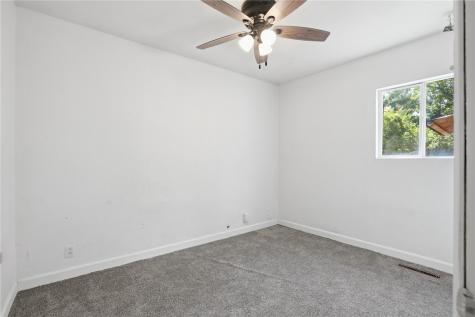 1529 E Avenue NW Cedar Rapids IA 52405