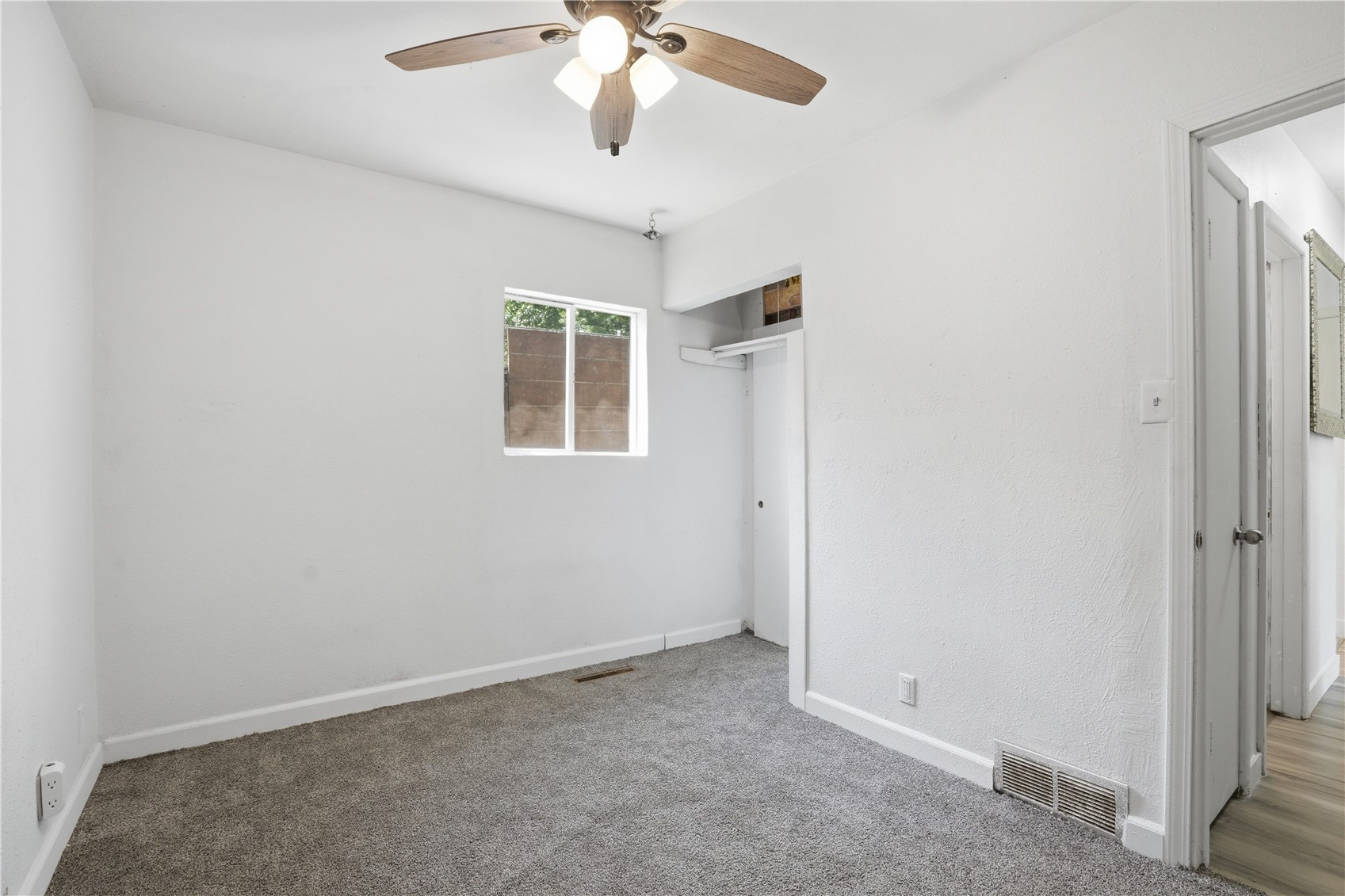 1529 E Avenue NW Cedar Rapids IA 52405