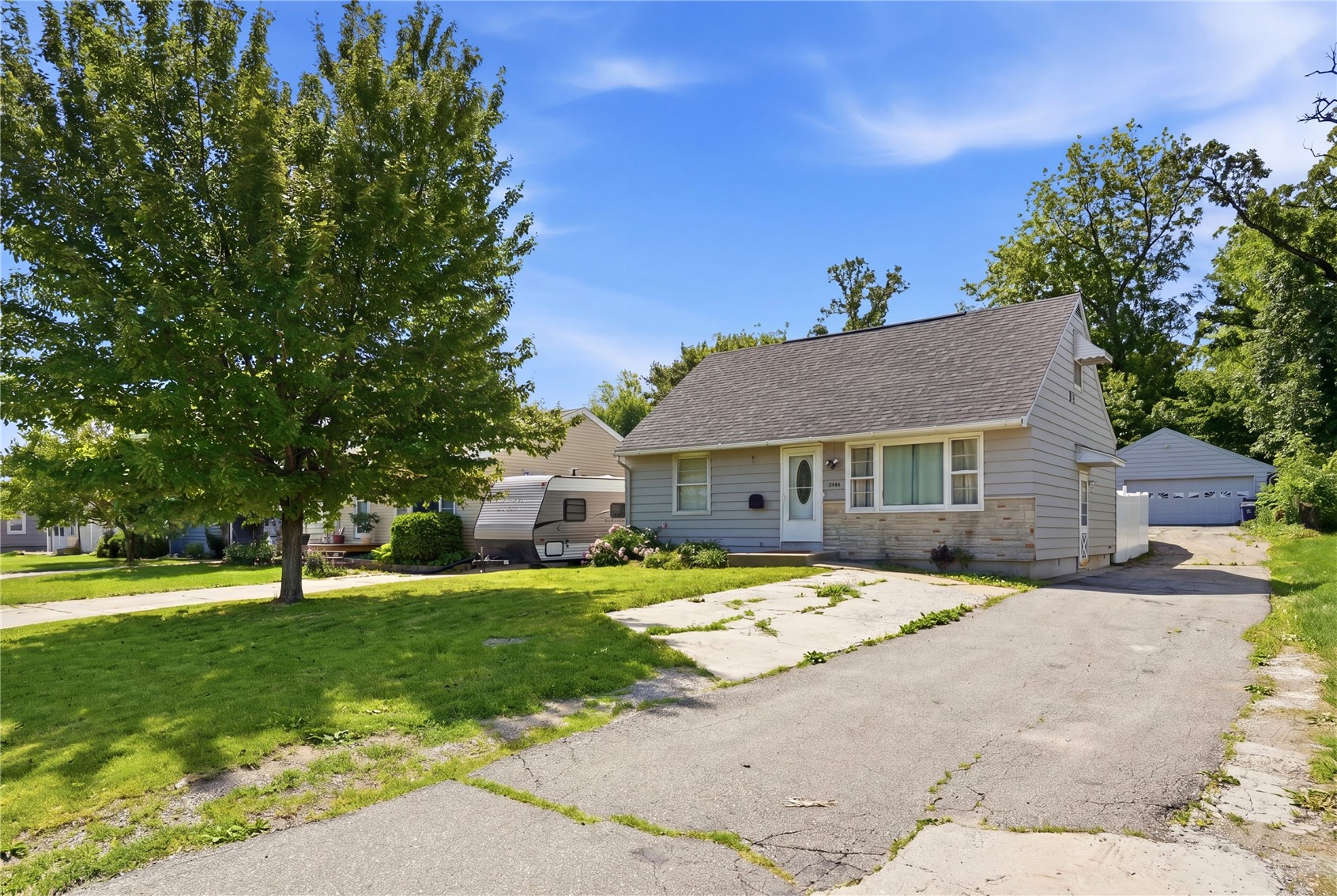 1529 E Avenue NW Cedar Rapids IA 52405