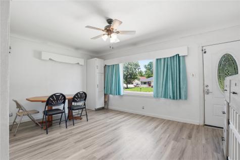 1529 E Avenue NW Cedar Rapids IA 52405