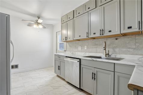 1529 E Avenue NW Cedar Rapids IA 52405