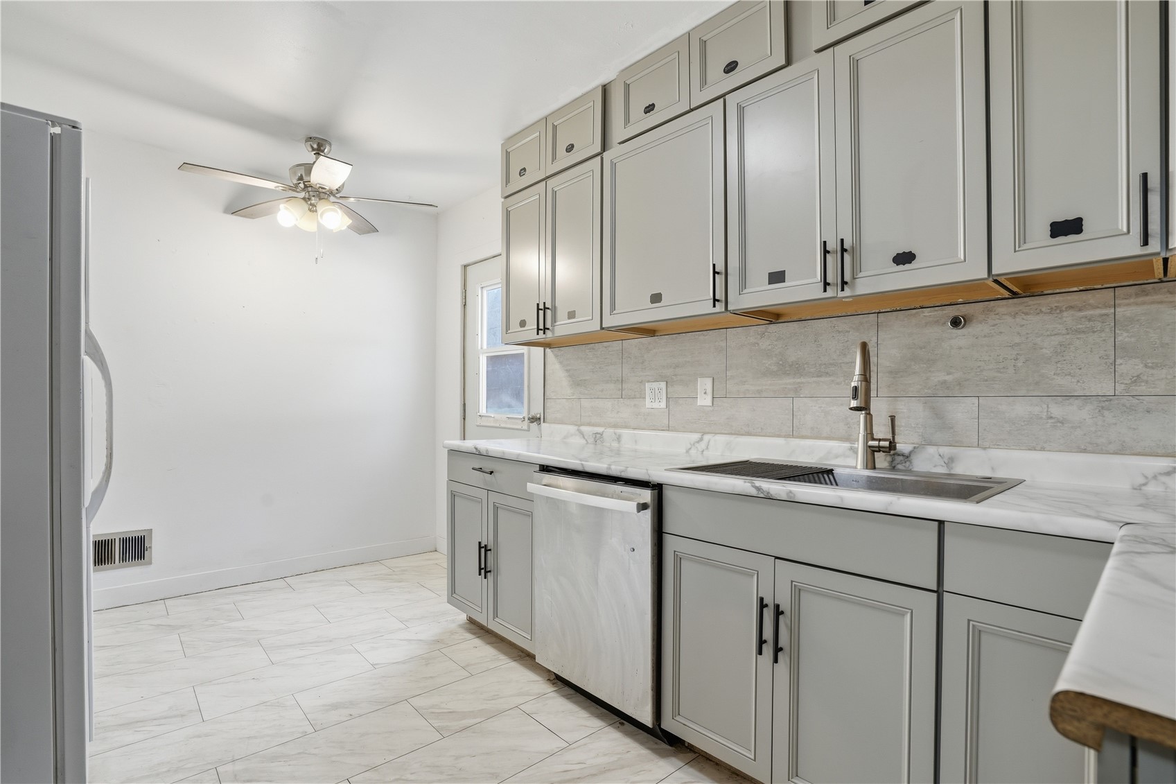 1529 E Avenue NW Cedar Rapids IA 52405
