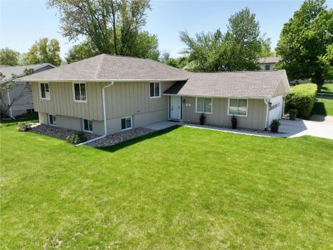 371 Carnaby Cedar Rapids IA 52402