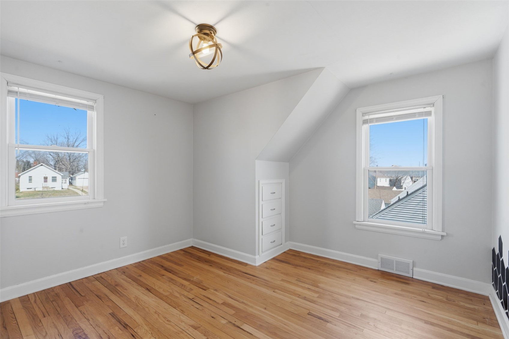 132 38th Street NE Cedar Rapids IA 52402