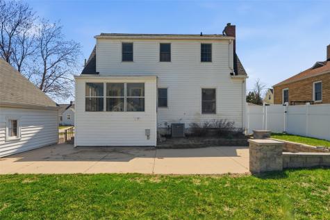 132 38th Street NE Cedar Rapids IA 52402