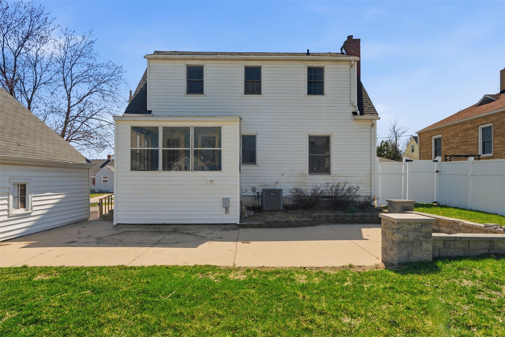 132 38th Street NE Cedar Rapids IA 52402